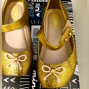 Let your toddler girl shine in these adorable Mini Melissa’s, only worn once